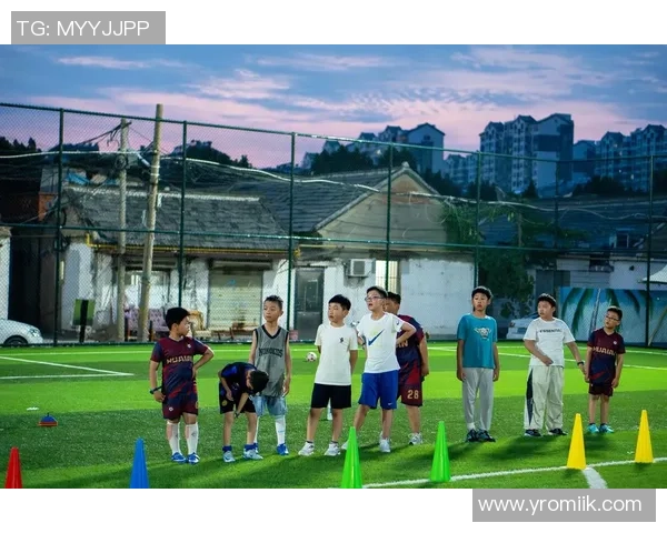 足球闫教练的执教之路与青训理念探讨